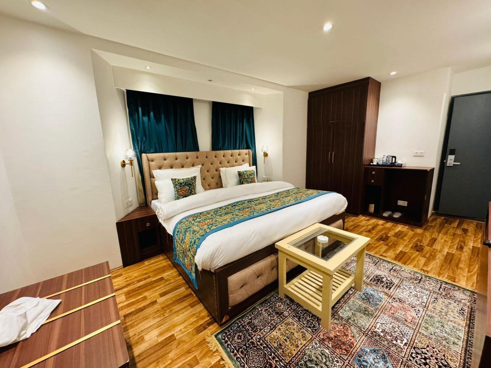 De Elaaf The Luxury Stay Сринагар Экстерьер фото