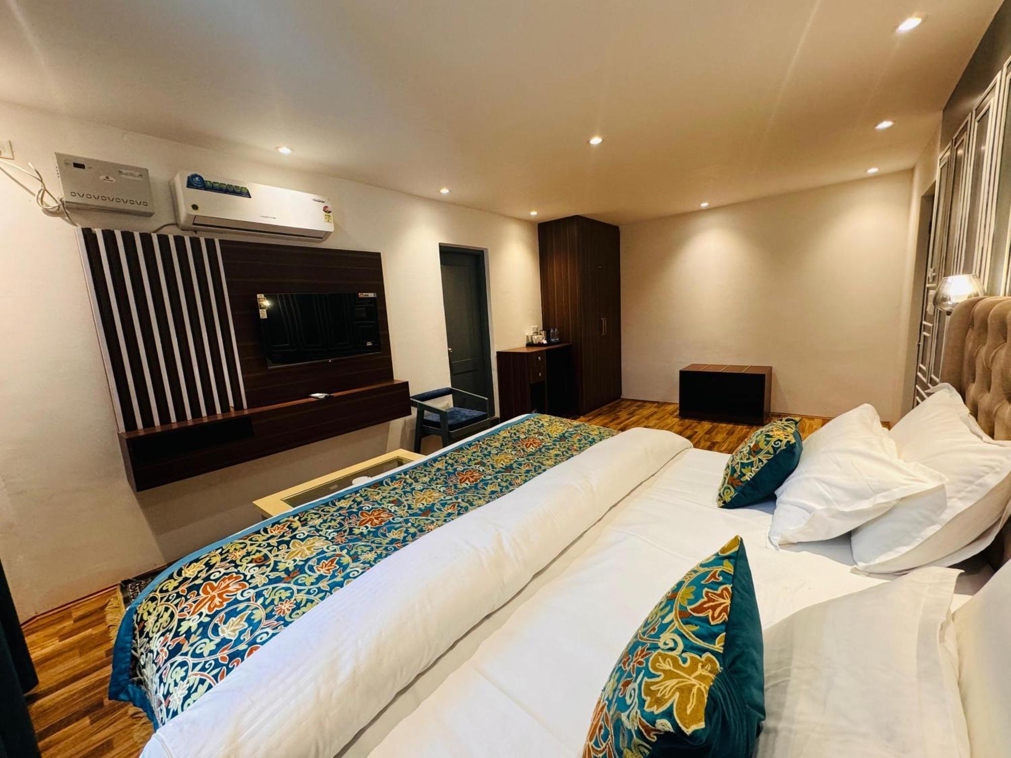 De Elaaf The Luxury Stay Сринагар Экстерьер фото