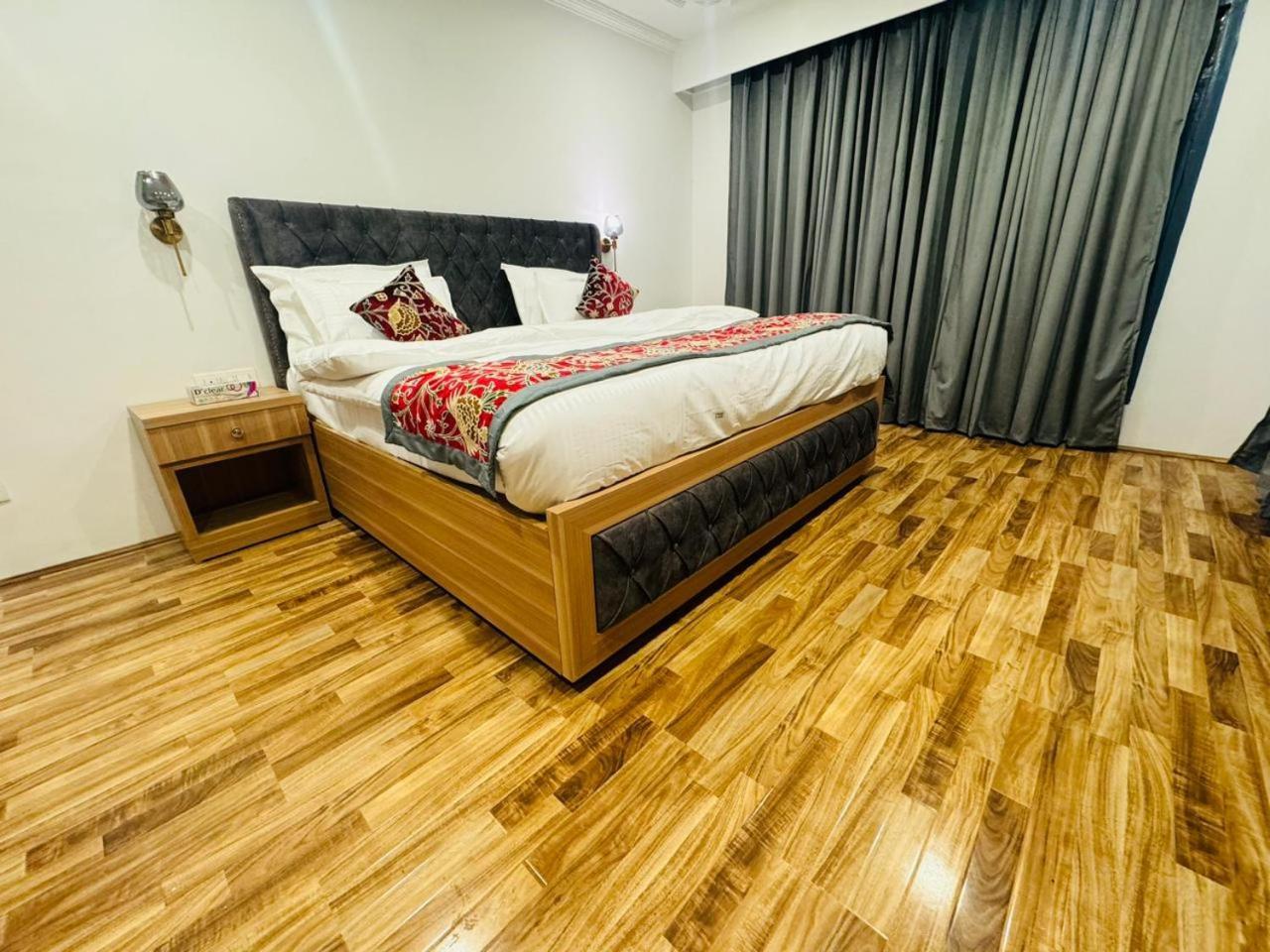 De Elaaf The Luxury Stay Сринагар Экстерьер фото